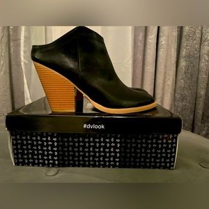 NWT Dolce Vita Nya Clogs